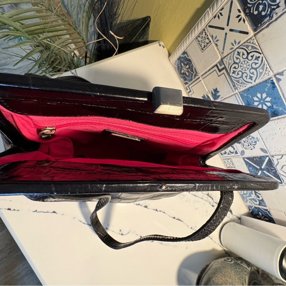 Unique Vintage Sleek Black Crocodile-Embossed Hand  Bag - Picture 14 of 14